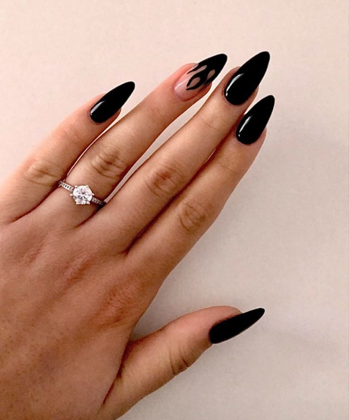 Niche Utama 2  Black Nail Designs To Try This Year  Ray Amaari