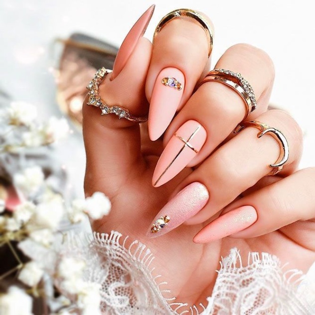 Niche Utama 2 Classy Almond Shaped Nails Designs