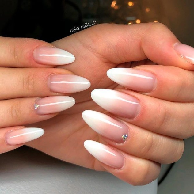 Niche Utama 2  Hot Almond Shaped Nails Colors In