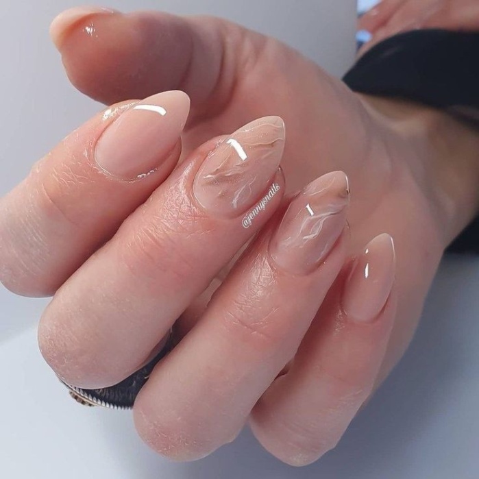 Niche Utama 2  Stunning Almond Nail Designs